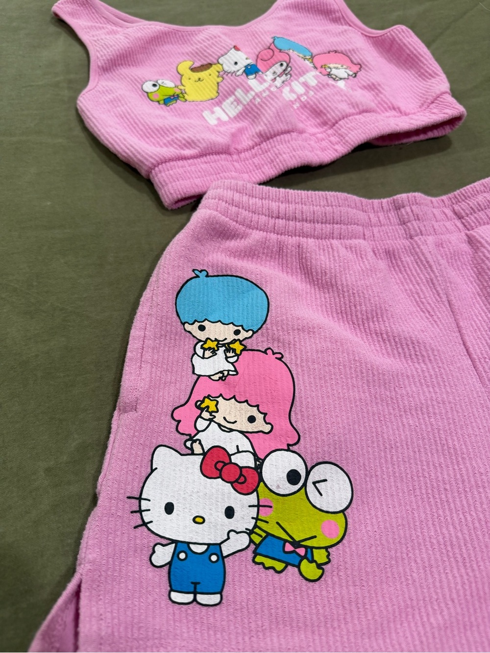 hello kitty pink ribbed short and crop top set